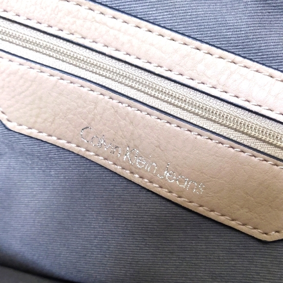 Authentic Calvin Klein bag - FIXED PRICE - Picture 4 of 16